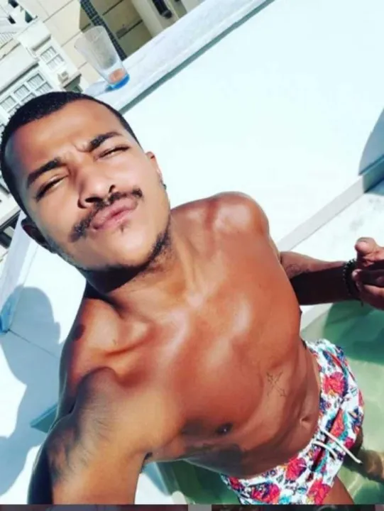 Rodrigo (29) chegou a atuar em uma agência de modelos 