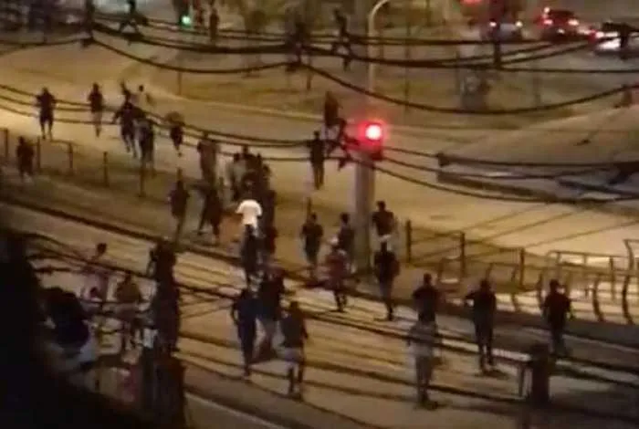 Torcida do Botafogo e Flamengo brigam antes do clássico