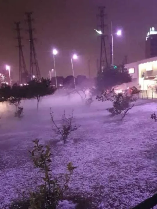 Chuva de granizo atinge município de Nova Iguaçu
