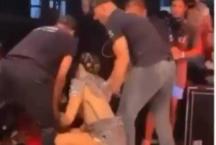 A cantora estava realizando um show em um camarote, em Salvador