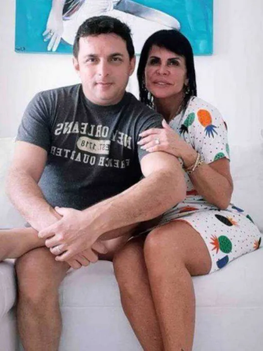 Gretchen posou ao lado do seu saxofonista e atual affair, Esdras de Souza