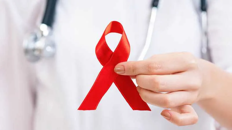O HIV está entre as doenças que mais matam no mundo. Ela abaixa a imunidade do paciente e o deixa mais sensível para outras doenças 