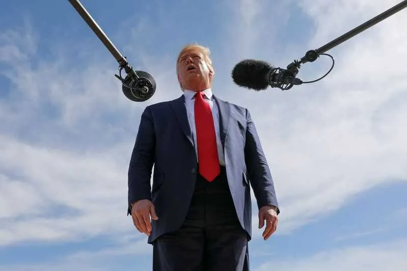  Ele afirmou que se o Iraque pedir a retirada das tropas americanas, Washington vai impor sanções jamais vistas contra Bagdá