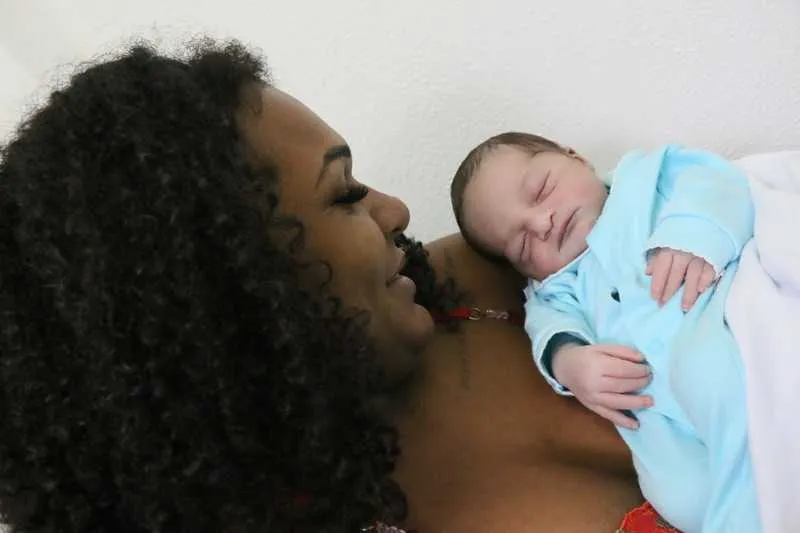 Imagem ilustrativa da imagem Primeiro bebê de 2020 de Maternidade de Niterói é um menino