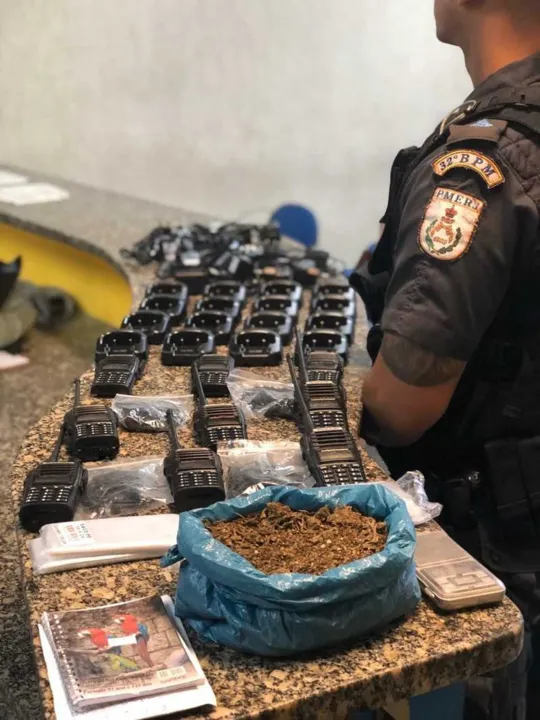 Polícia prendeu o suspeito depois de receber denúncia 