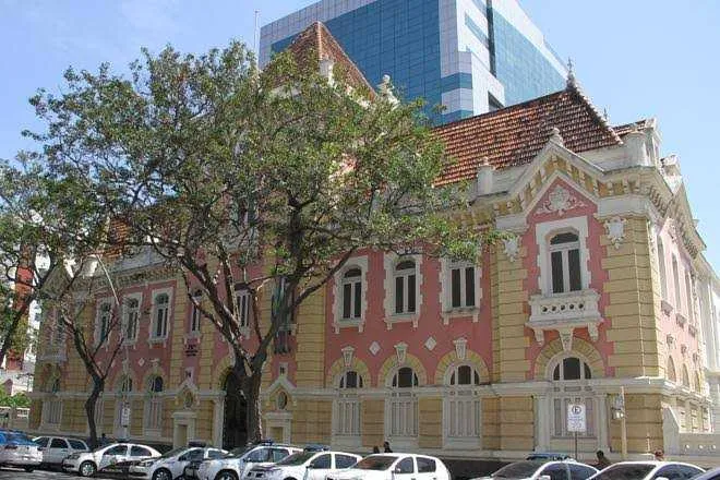 O preso e o material apreendido foram levados para a 76ªDP (Centro)