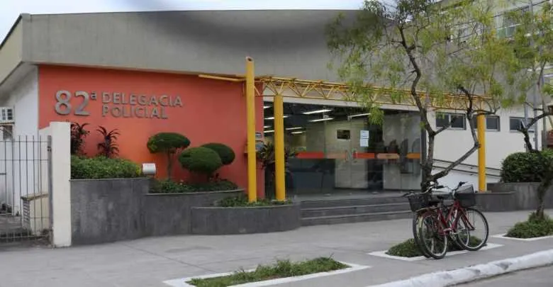 Envolvidos no caso foram levados para a 82ª DP