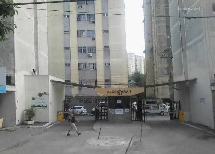 Corpo foi encontrado em área externa no condomínio