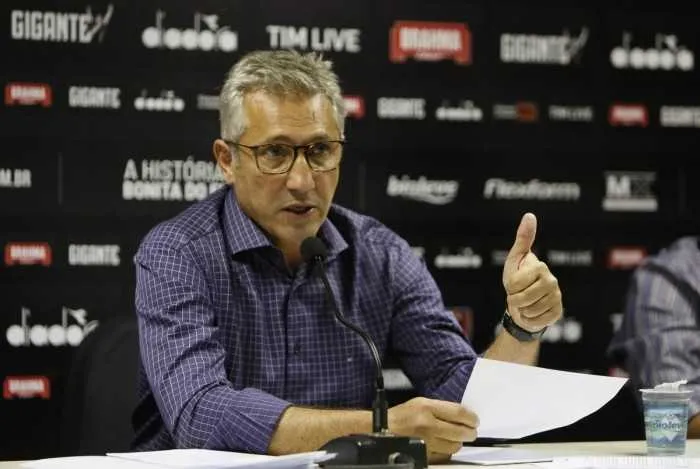 Presidente assume um clube imerso em dívidas