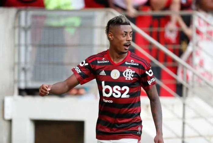 Bruno Henrique marcou três gols no clássico  
