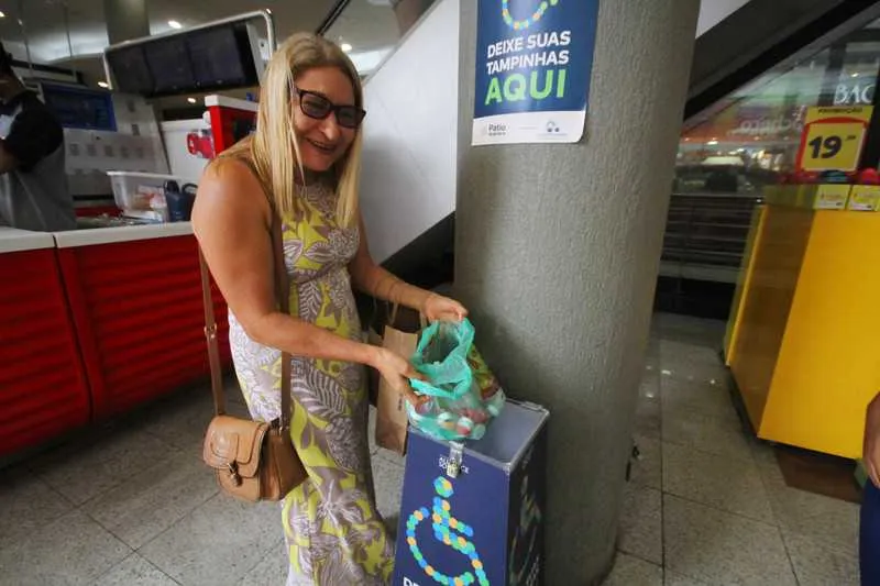 As únicas tampinhas aceitas na campanha são as de plástico