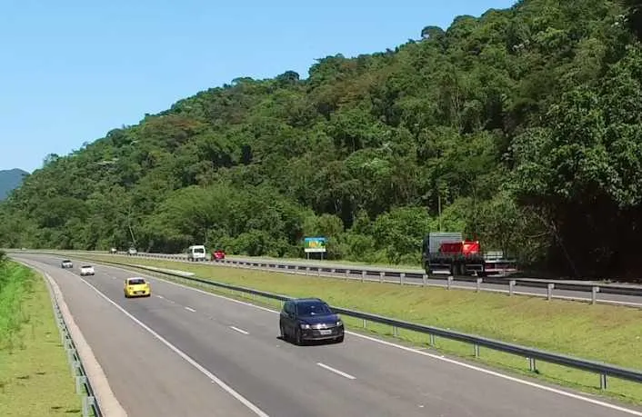 A faixa reversível a partir do pedágio de São Gonçalo será ampliada até a região de Duques, em Itaboraí, e funcionará na sexta (21) e no sábado (22)