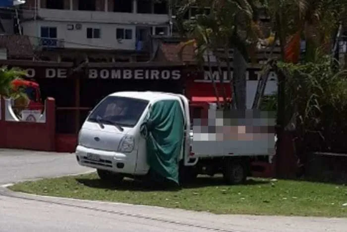 Corpos foram deixados próximo ao Corpo de  Bombeiros