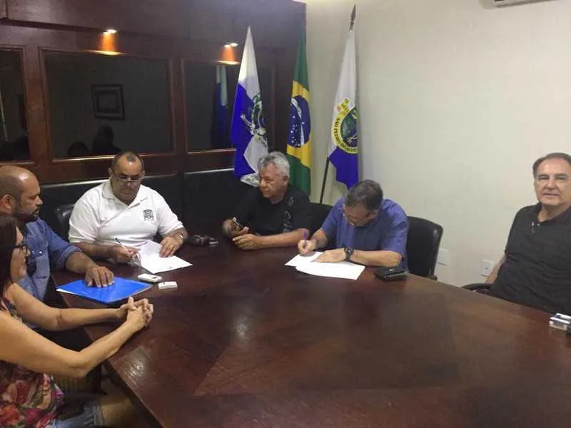 Prefeito assinou acordo com o Departamento de Estradas de Rodagem (DER)