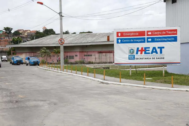 Vítima foi levada para o Hospital Estadual Alberto Torres (Heat)