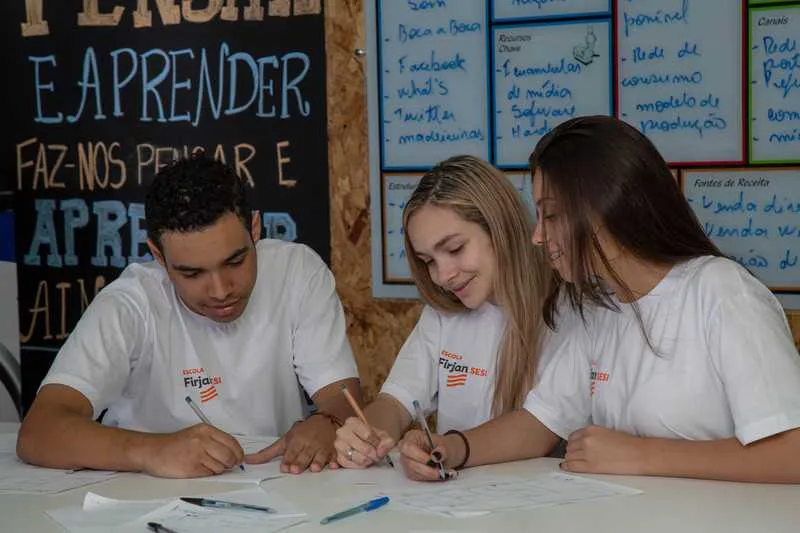 Pedro Henrique,  Brenda Santos Monteiro e Larissa Ventura: preparação 
