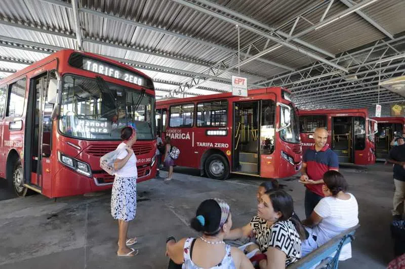  Até a Quarta-Feira de Cinzas, 26/02, seis linhas da cidade operam em regime diferenciado