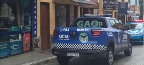 Equipes da PM, dos Bombeiros e do Grupo de Apoio a Operações (GAOP) foram acionadas