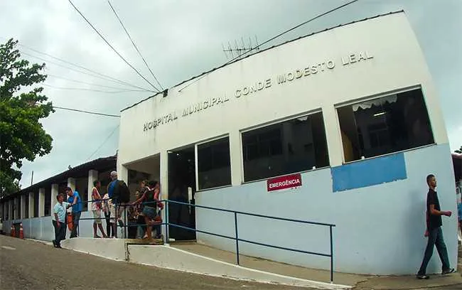 O homem está no Hospital Municipal Conde Modesto Leal