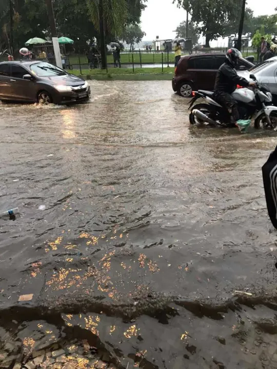 Imagem ilustrativa da imagem Estágio de atenção: pontos de alagamento em Niterói e São Gonçalo