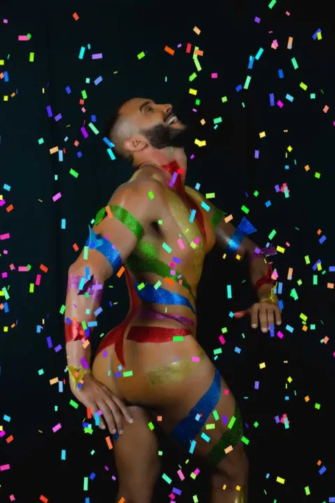 Fábio Alves fez um ensaio inspirado nas vinhetas de Carnaval da Globo