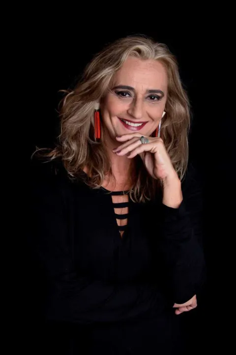 Imagem ilustrativa da imagem Cantora niteroiense faz show em homenagem ao Dia Internacional da Mulher