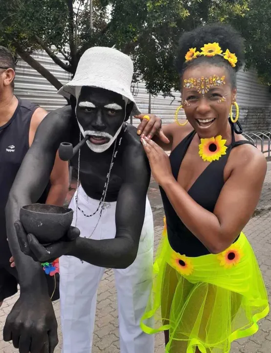 Gesi Nara e um artista popular
