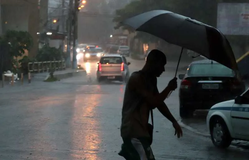 Chuva deve ser intensa na madrugada desta terça