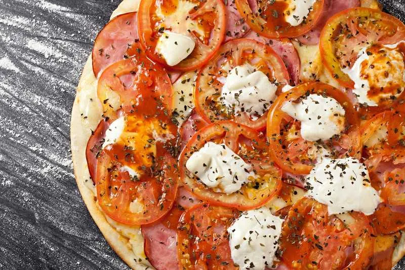 Imagem ilustrativa da imagem Sextou! Pizzaria em Niterói faz 'descontão' de até 64%