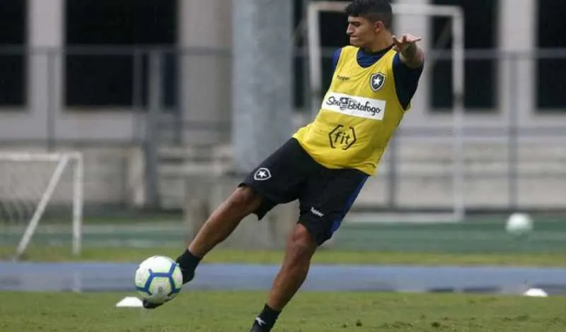 Lucas Pimenta é zagueiro e foi vendido por R$ 1,6 milhão