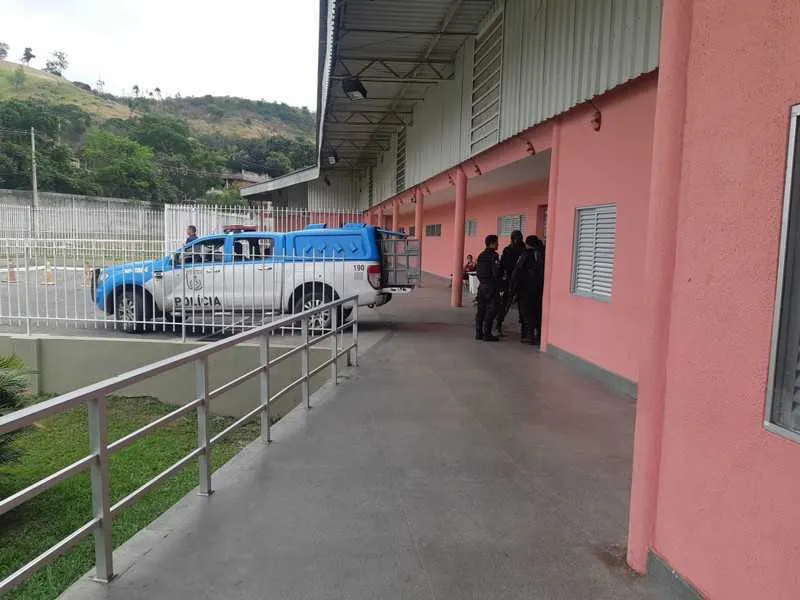 Polícia foi até a localidade verificar denúncia de que criminosos do Jardim Catarina estariam se reunindo para invadir o Miriambi