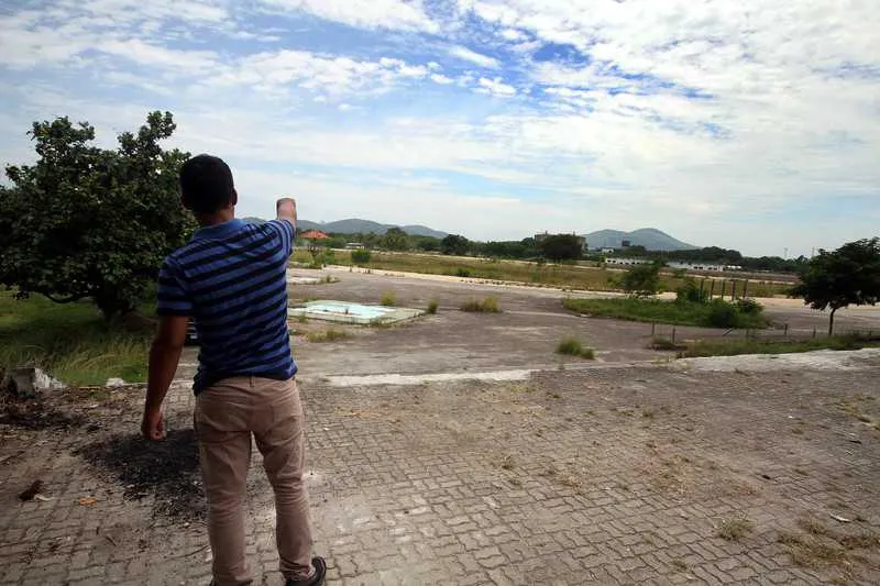 Piscinão de São Gonçalo está abandonado