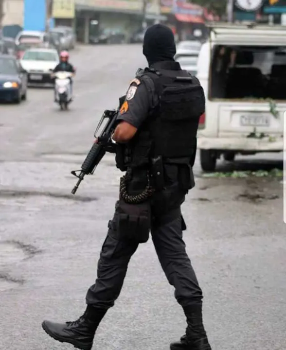 Os policiais foram ao local em ação de repressão ao tráfico de drogas 