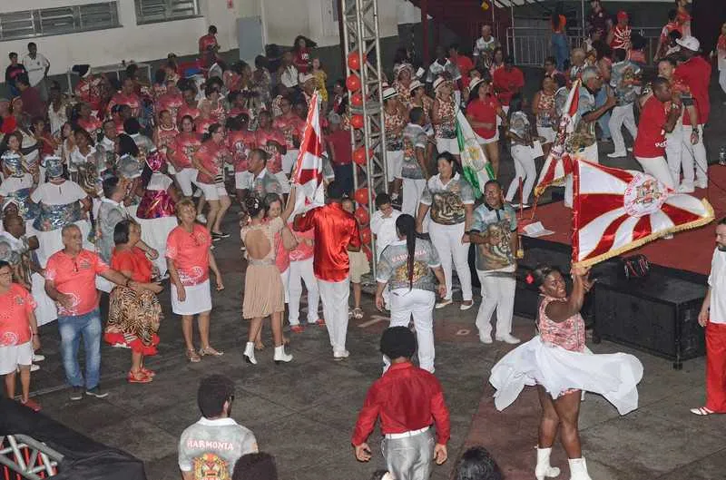 Cerca de 3 mil pessoas estiveram na quadra, em SG 