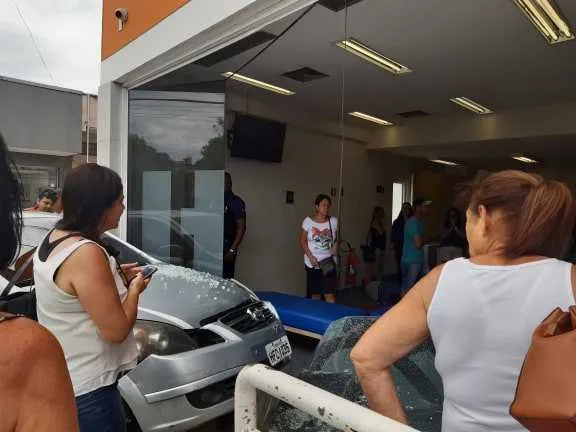 No momento do acidente a agência estava lotada