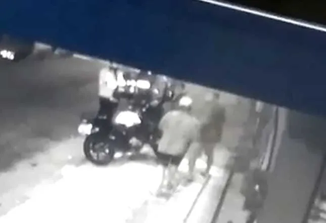 Roubo aconteceu no fim da noite desta terça-feira (3)