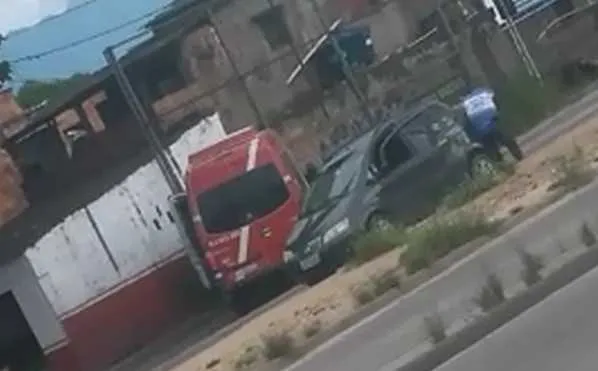 Homem foi encontrado no interior de uma van de transporte alternativo
