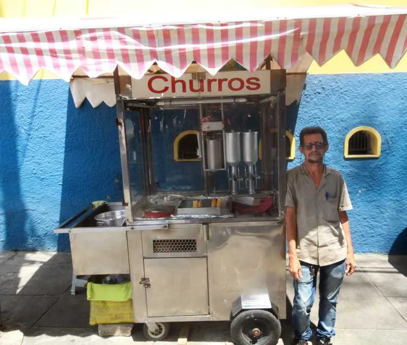 'Série Profissões': vendedor de churros