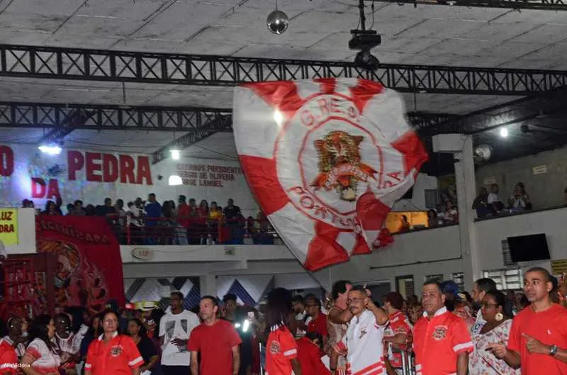 Ação acontece na quadra da escola 