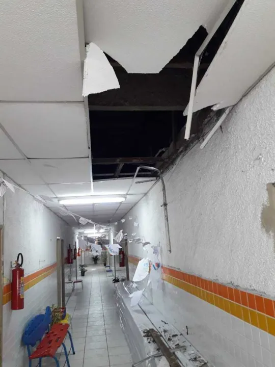 Colégio foi invadido e depredado 