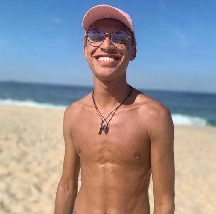 Luan Martau tinha 20 anos e era ator e escritor. Ele é autor do livro "Como cravos azuis" 