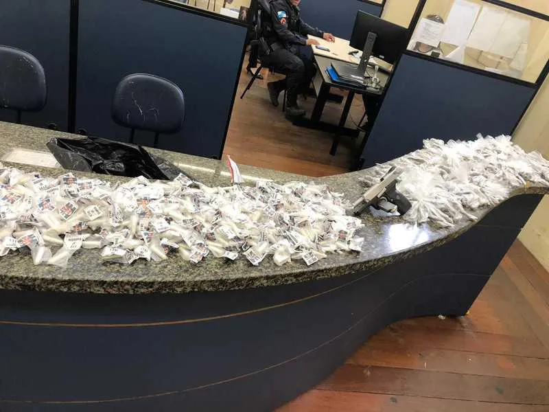 Os presos e o material apreendido foram levados para a 76ªDP (Centro)