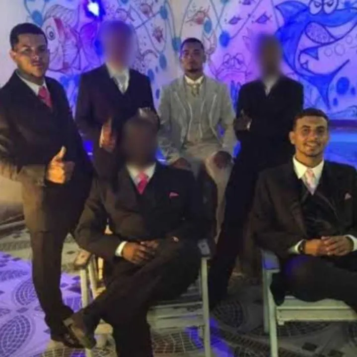 3N e seus seguranças durante cerimônia de casamento do então chefe do Complexo do Salgueiro