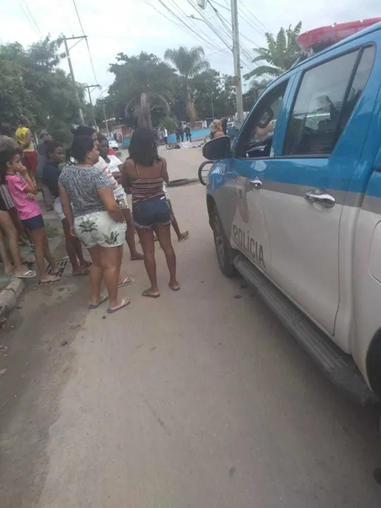 O corpo foi levado para o Instituto Médico Legal (IML) de Tribobó, em São Gonçalo. 

O corpo foi levado para o Instituto Médico Legal (IML) de Tribobó, em São Gonçalo. 