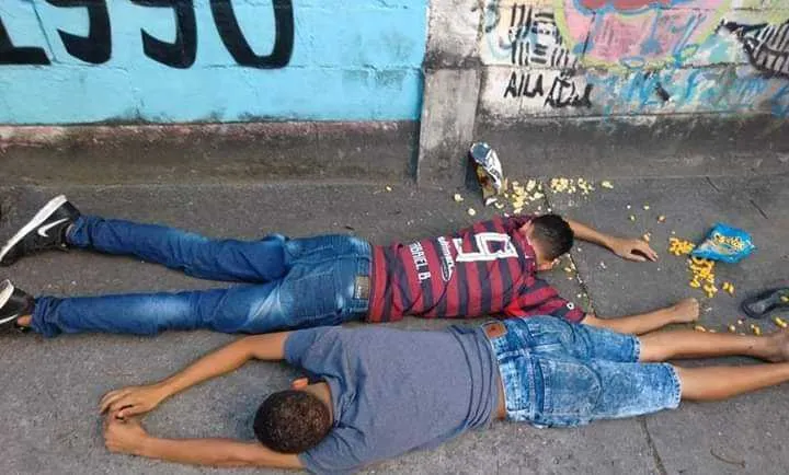 Suspeitos foram encontrados próximo a um condomìnio