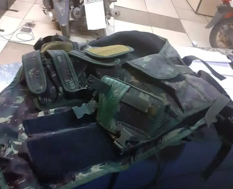 O material apreendido foi levado para a 74ªDP (Alcântara), onde o caso foi registrado. 