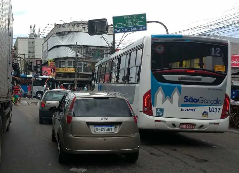 O trânsito apresenta lentidão no trecho