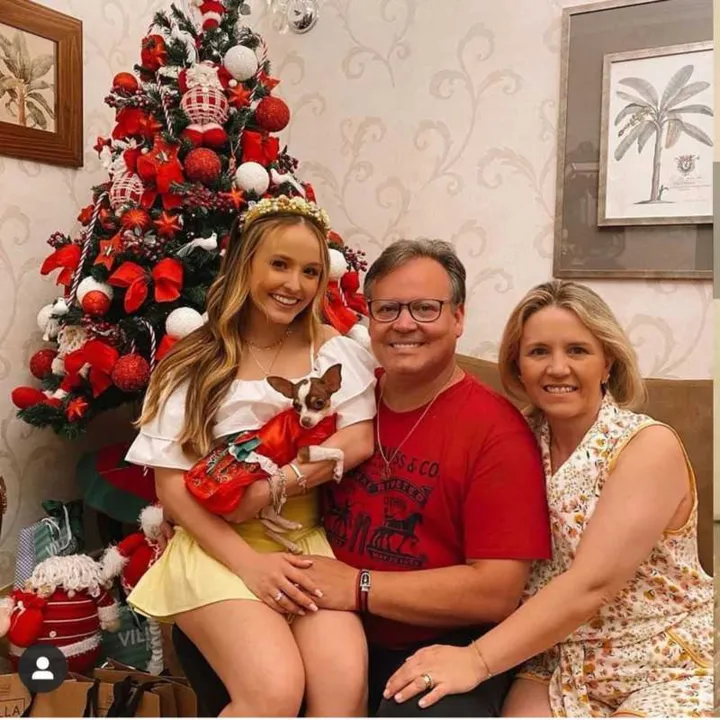 Larissa Manoela e os pais 