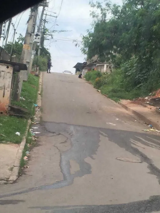 Imagem ilustrativa da imagem Policiais apreendem arma e drogas no Abacatão, em SG