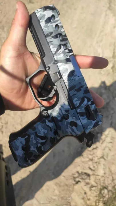 Com o suspeito, uma pistola 9mm foi apreendida